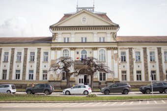 Változnak az ügyfélszolgálati helyszínek Csíkszeredában a városháza felújítása miatt