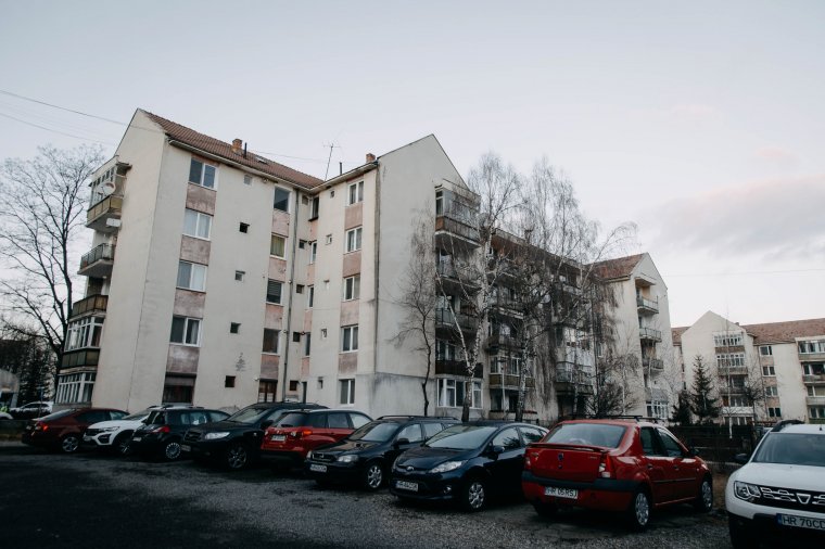 A „pincétől a tetőig mindent leszigetelnek” Csíkszeredában