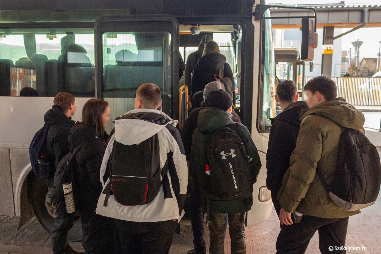 Hiába van új buszmenetrend, csak azután lép érvénybe, ha lezárul a közbeszerzés a Hargita megyei helyközi járatok biztosítására •  Fotó: Borbély Fanni