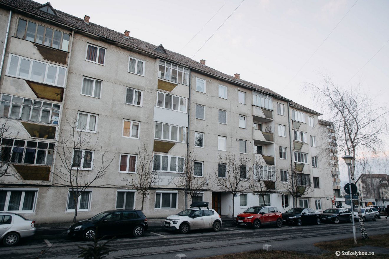 A Lendület sétány egyik tömbháza, amelyet a közeljövőben leszigetelnek •  Fotó: Mihály László