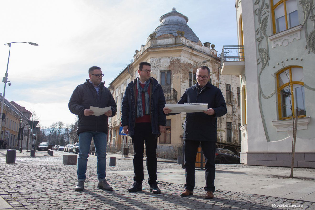 Bors Béla, Vincze Loránt és Korodi Attila •  Fotó: Borbély Fanni