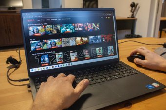 A virtuális szórakozásunk is egyre többe kerül – így drágított a Netflix, a Youtube Premium és a Max