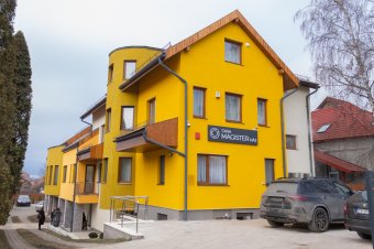 Korszerű épületbe költözhetett a Romániai Magyar Pedagógusok Szövetsége – felavatták a Magister Házat