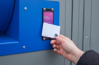 Elkezdték kiosztani a digitális hulladékszigetek nyitókártyáit