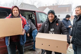 A kispesti szívet elhozták Székelyföldre – adományokkal érkezett a Kispest Honvéd küldöttsége