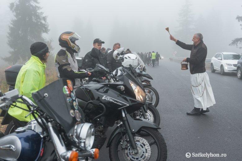 Áldás a ködben: hamarosan „pihenőre térnek” a motorkerékpárok