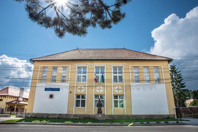 Új iskola épül Karcfalván és a meglévőt felújítják