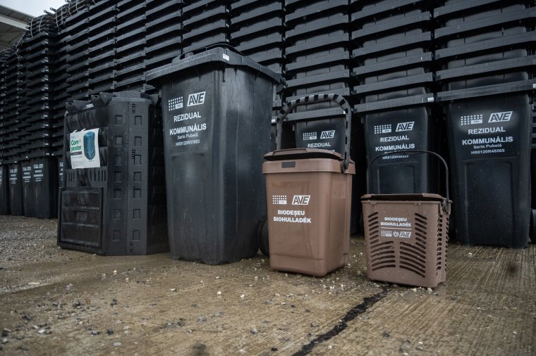 Senki sem menekül a fekete kukáktól: Csíkszéken is elkezdik megkötni a szerződéseket a hulladékszállításra
