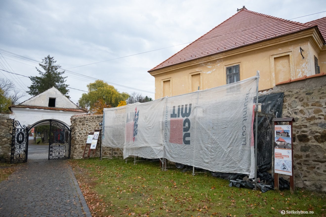 Folytatnák a cinteremfal felújítását &bullet;  Fotó: Borbély Fanni