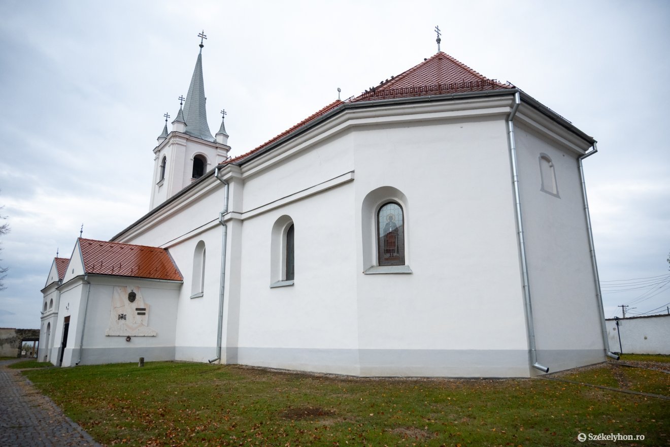 Csíkszentmárton műemléktemploma &bullet;  Fotó: Borbély Fanni