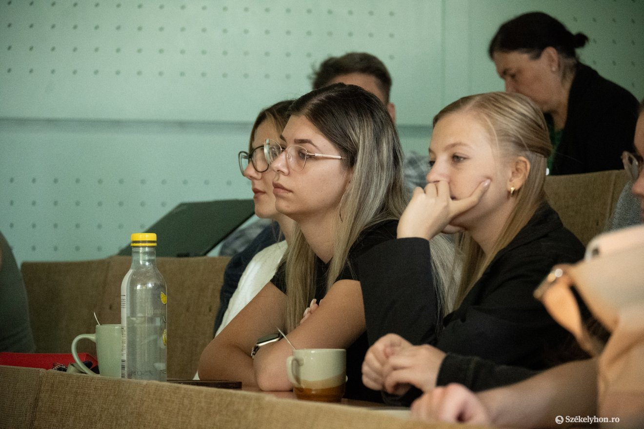 Fiatalok, Sapientia, kutatás, MI, társadalom, Sapientia EMTE