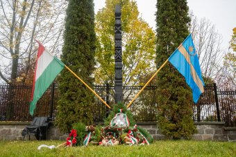 A magyar szabadságvágy előtt tisztelegtek a Kalász lakótelepi kopjafánál