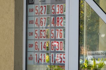 Nem sokáig örülhetett a lej: újra történelmi csúcson az euró árfolyama