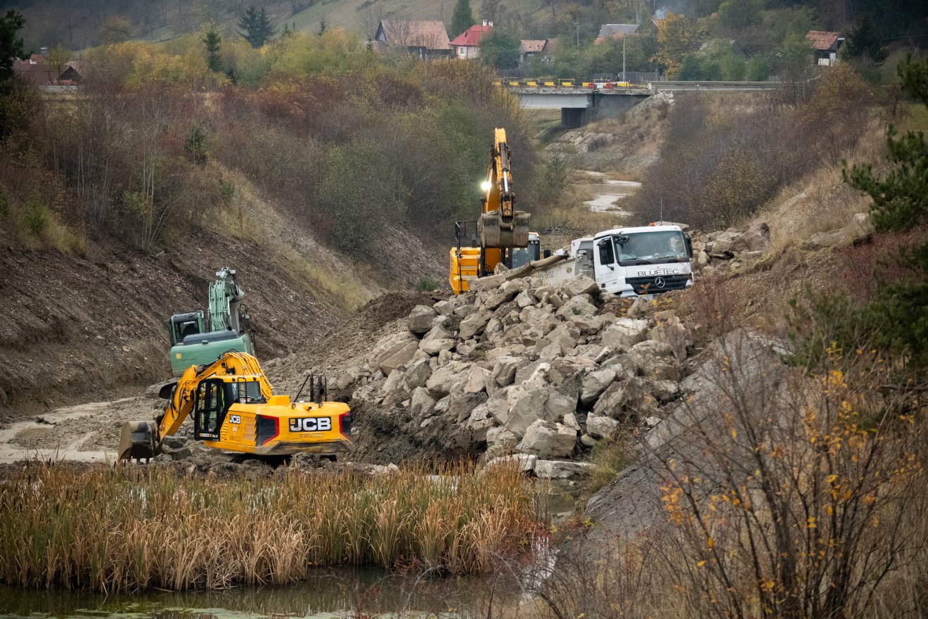 Átfogó felújításba fogtak a negyven éve épült szépvízi gátnál, halátjáró is épül