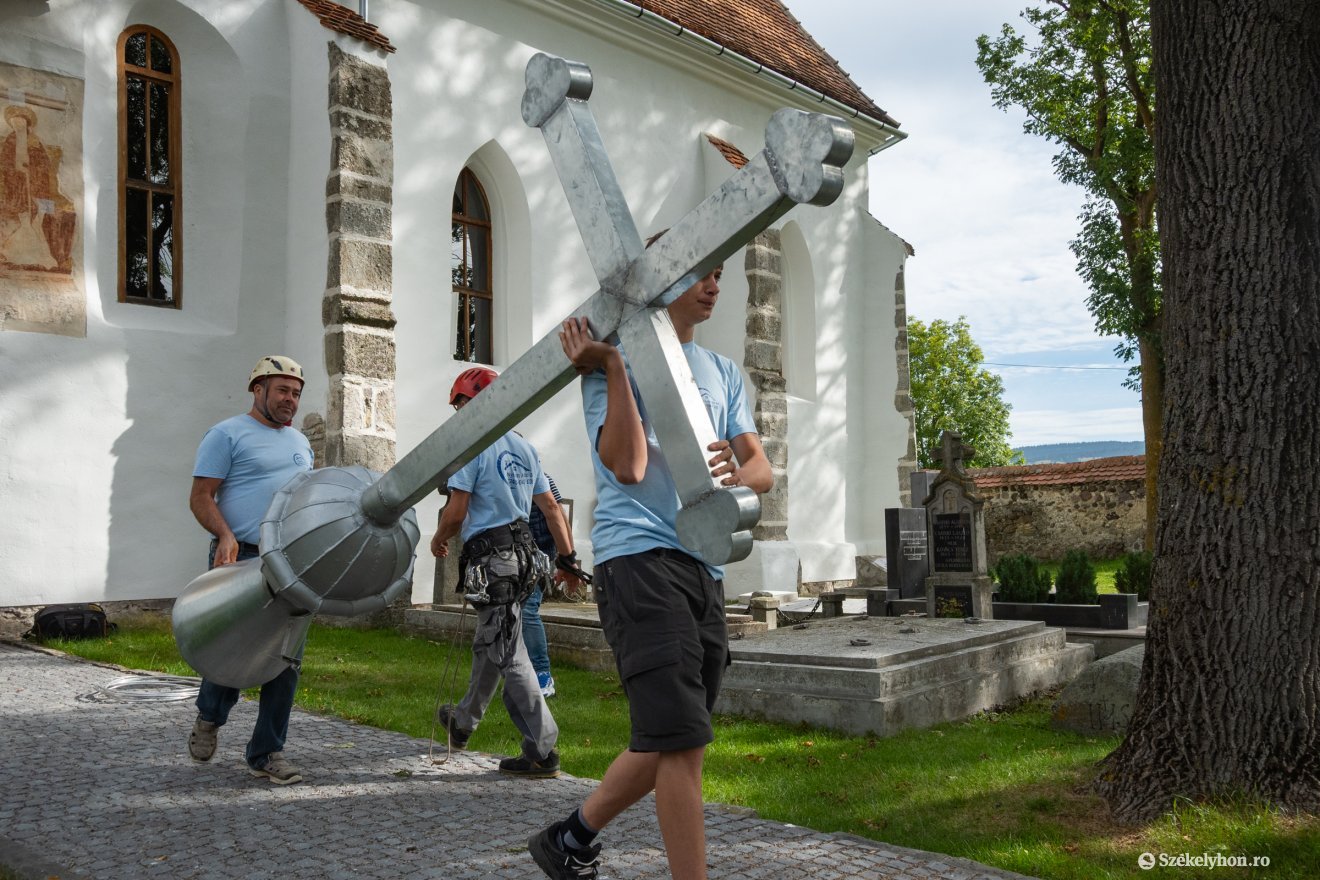 &bullet;  Fotó: Borbély Fanni