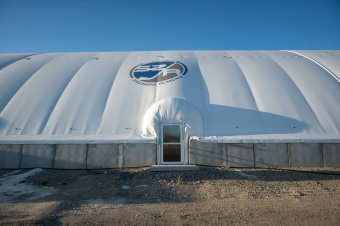 Szeptember végére elkészül a sátortetős műjégpálya Csíkszentsimonban