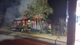 Két melléképület égett, húsz szárnyas elpusztult, a tulajdonos pánikrohamot kapott