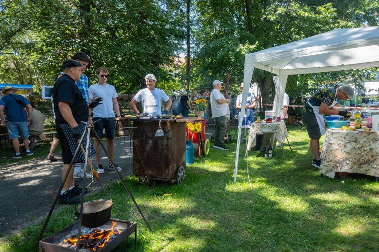 Barátok, kollégák, családtagok kikapcsolódási helyszíne a csíkszeredai Pityókafesztivál