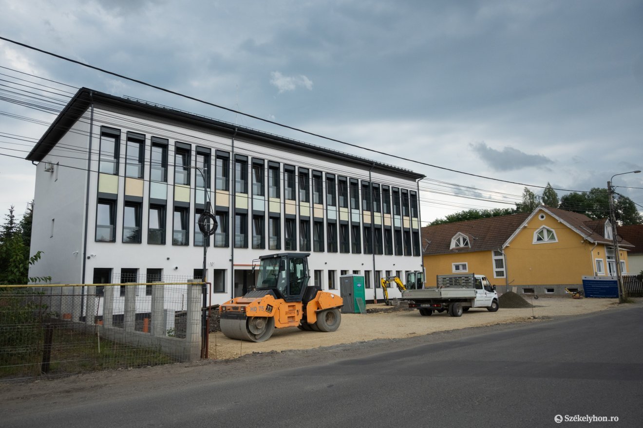 Teljesen megújult az APIA csíkszeredai székháza. Hamarosan újra fogadhatják benne az ügyfeleket • Fotó: Borbély Fanni