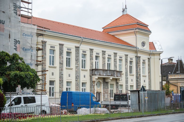 Késő ősszel költözne vissza a csíkszeredai városháza, de marad a bérlemény