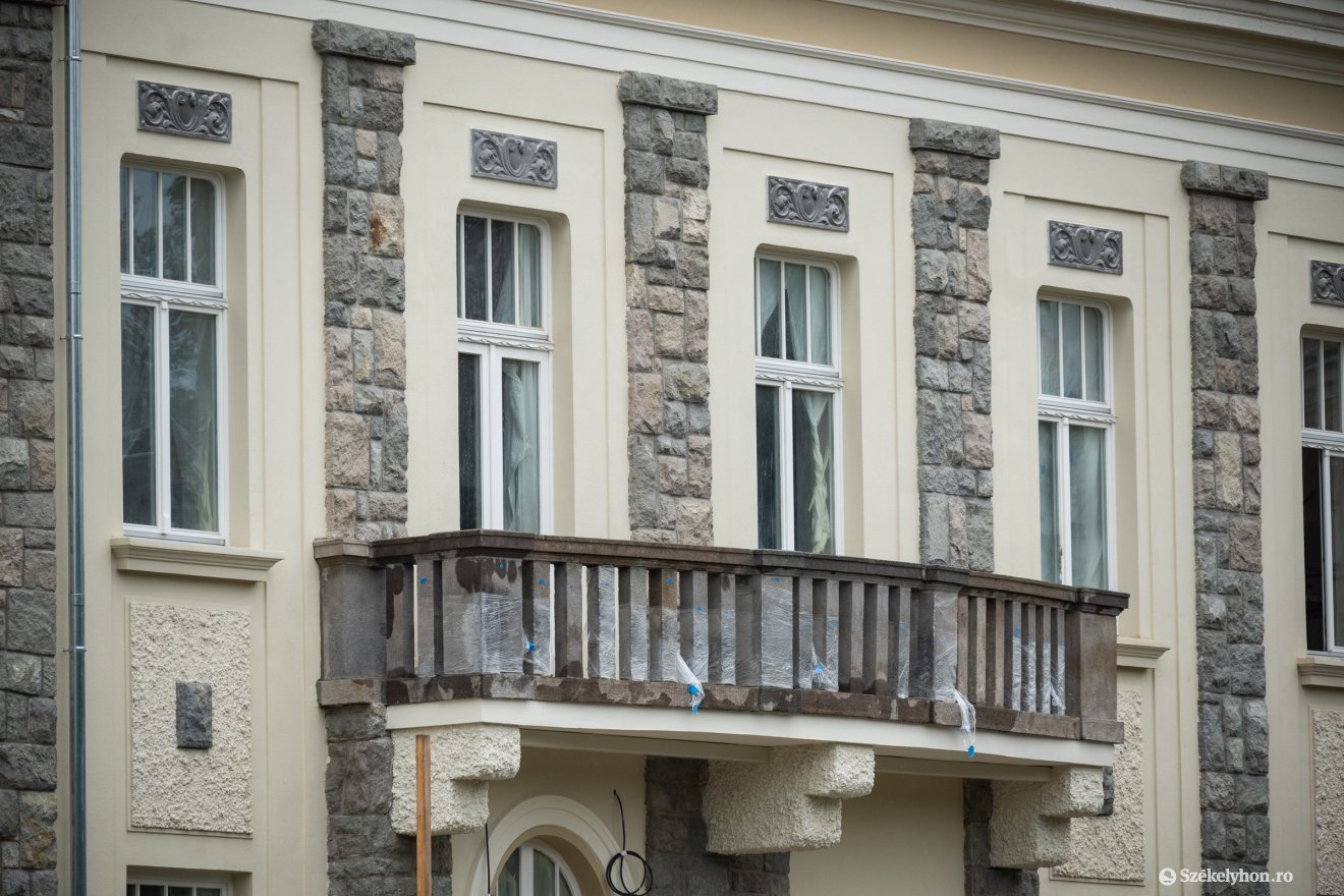Legkésőbb év végéig visszaköltözne Csíkszereda Polgármesteri Hivatala a felújított városházára • Fotó: Borbély Fanni