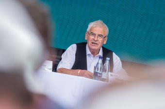 Tőkés László a fogyatkozó erdélyi magyarságról, autonómiáról és Márton Áron örökségéről beszélt Tusványoson
