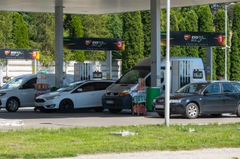 Kedvezőbb üzemanyagárak fogadják a hétvégén tankolókat