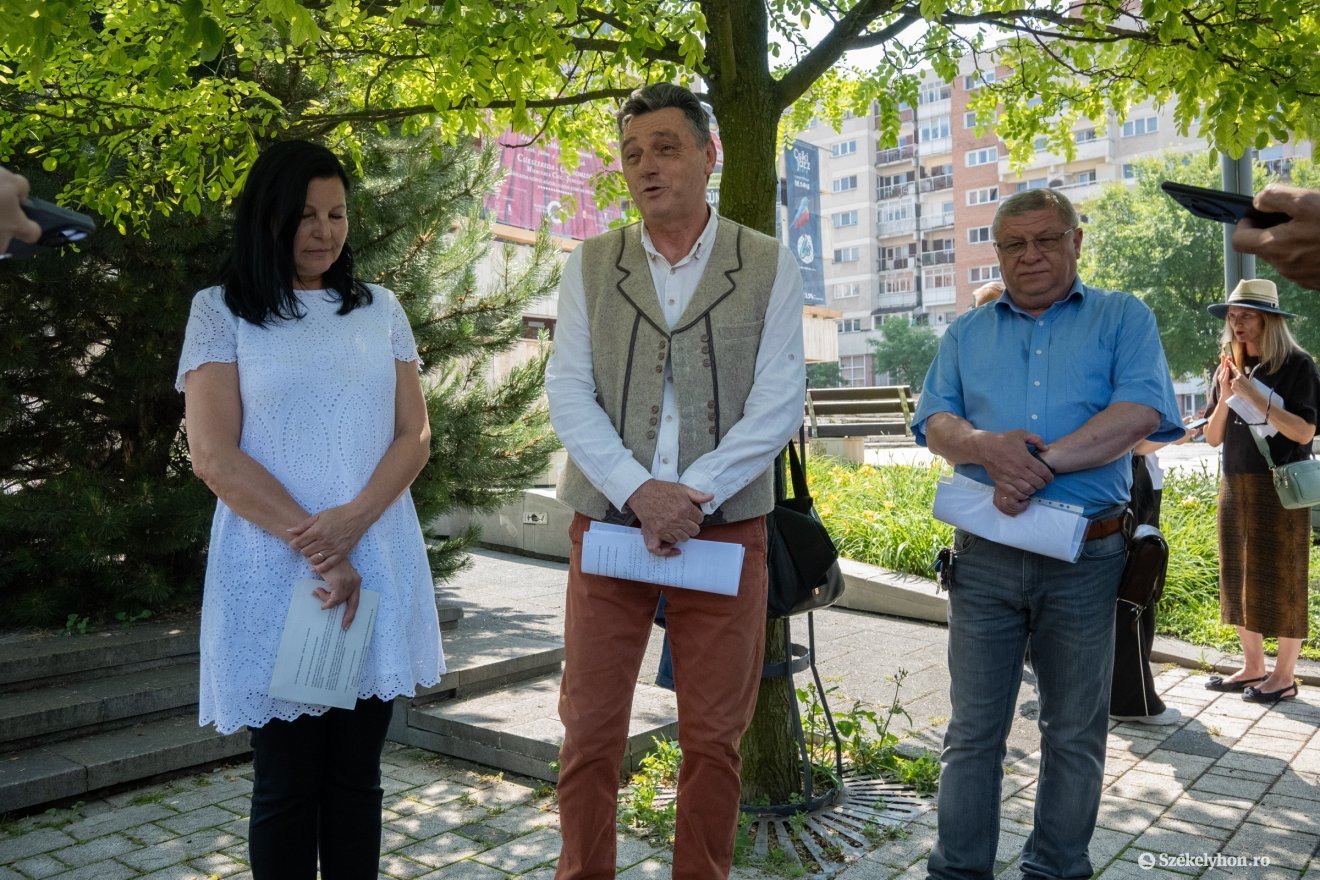 Hagyomány, forgalom, korlátozás, nyereg, népviselet napja, ezer székely leány napja