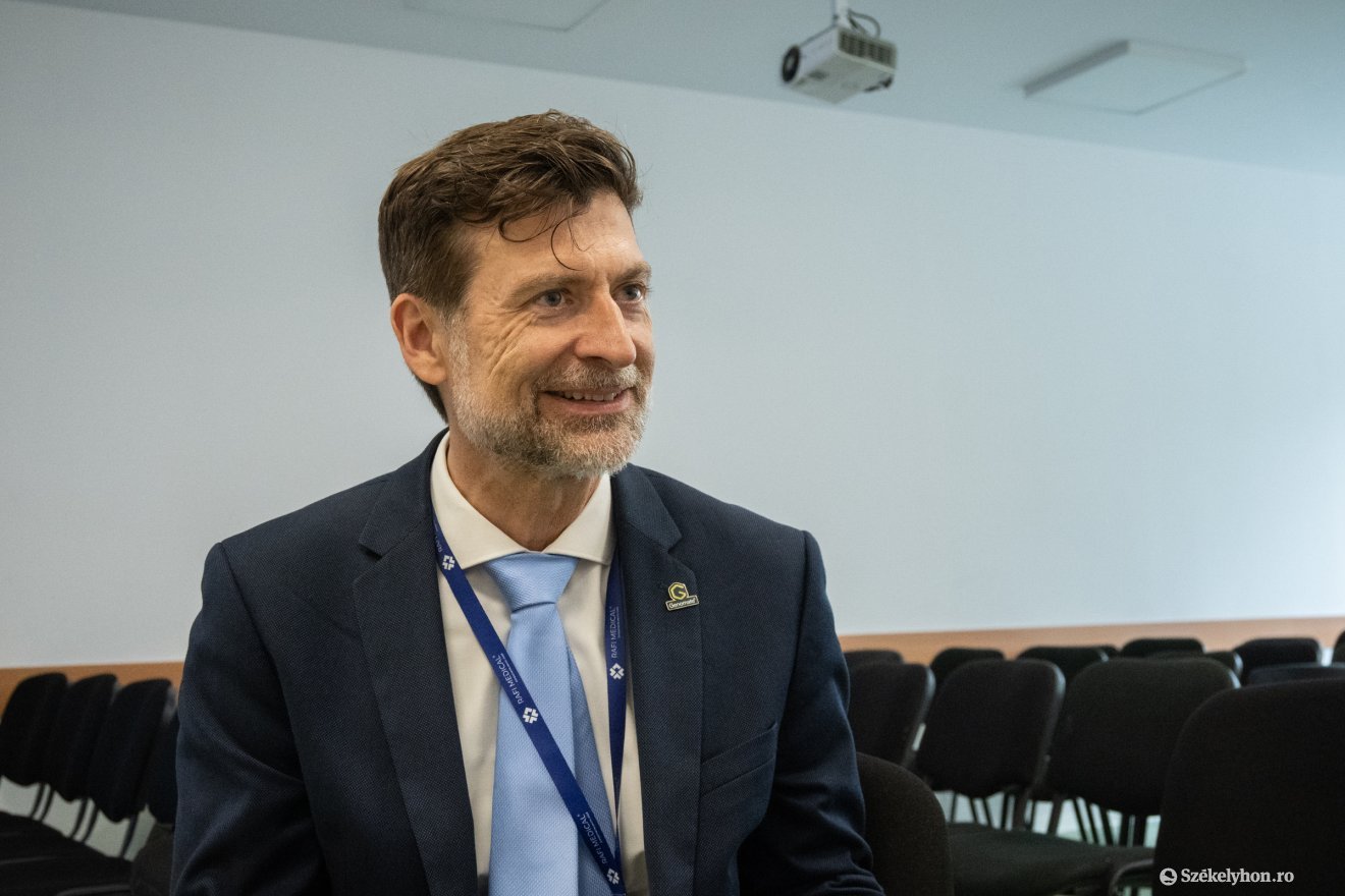 dr. Peták István magyarországi rákkutató orvos Csíkszeredában tartott előadást &bullet;  Fotó: Borbély Fanni
