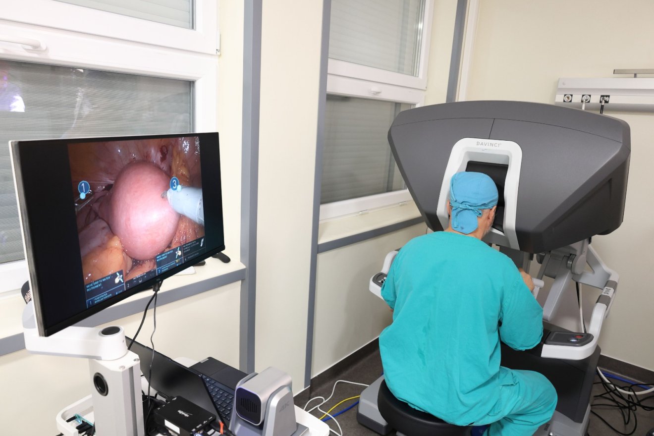 Elvégezték az első robotsebészeti műtéteket Csíkszeredában