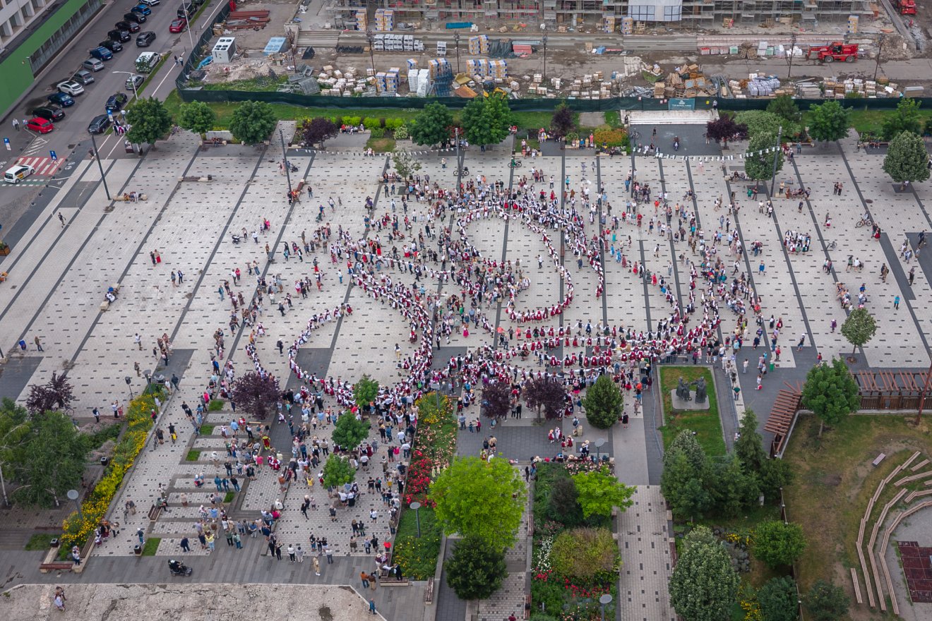 Főtéri tánc az Ezer Székely Leány Napján