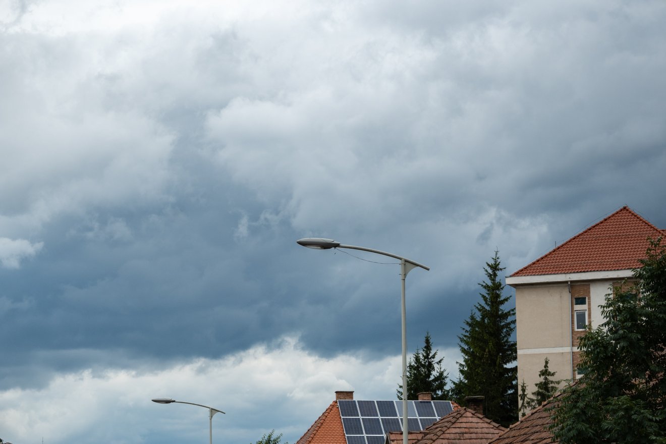A kánikula mellett viharosnak ígérkezik a kedd éjszaka