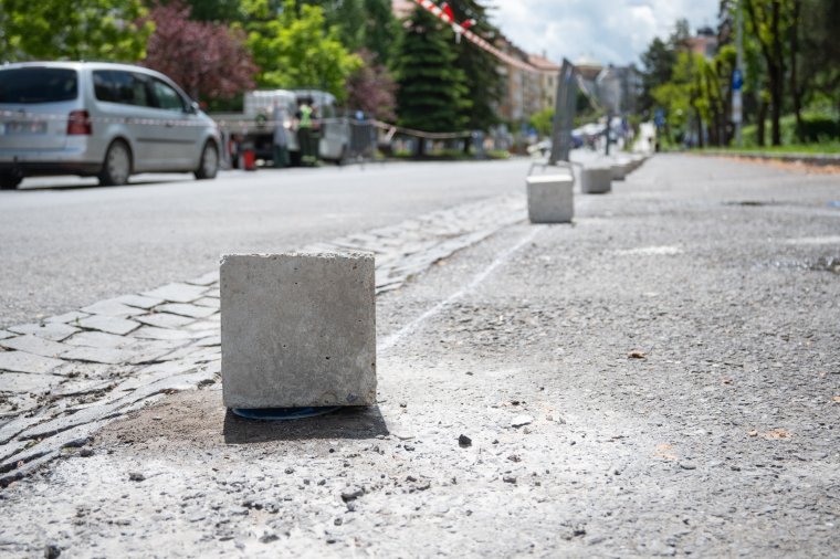 Parkolószenzorokat telepítenek, nem lehet parkolni hétfőn a Temesvári sugárút egy részén