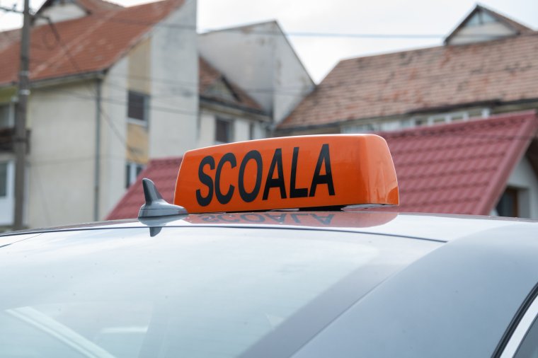 Alkoholos befolyásoltság alatt találták a rendőrök egy sofőriskola tanulóját a gyakorlati órán