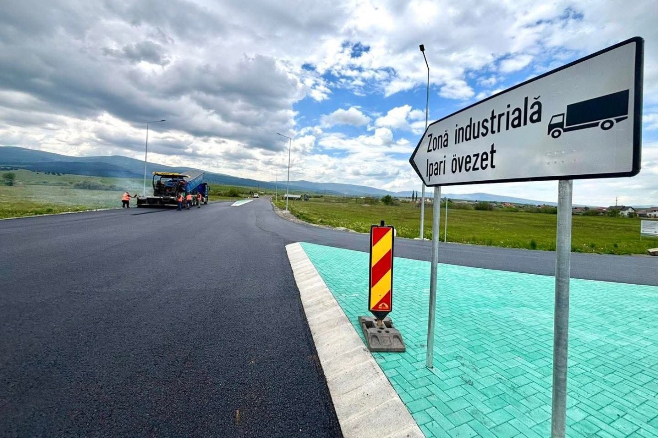 Az új útszakasz nemsokára használható lesz &bullet;  Fotó: Csíkmadaras Polgármesteri Hivatala