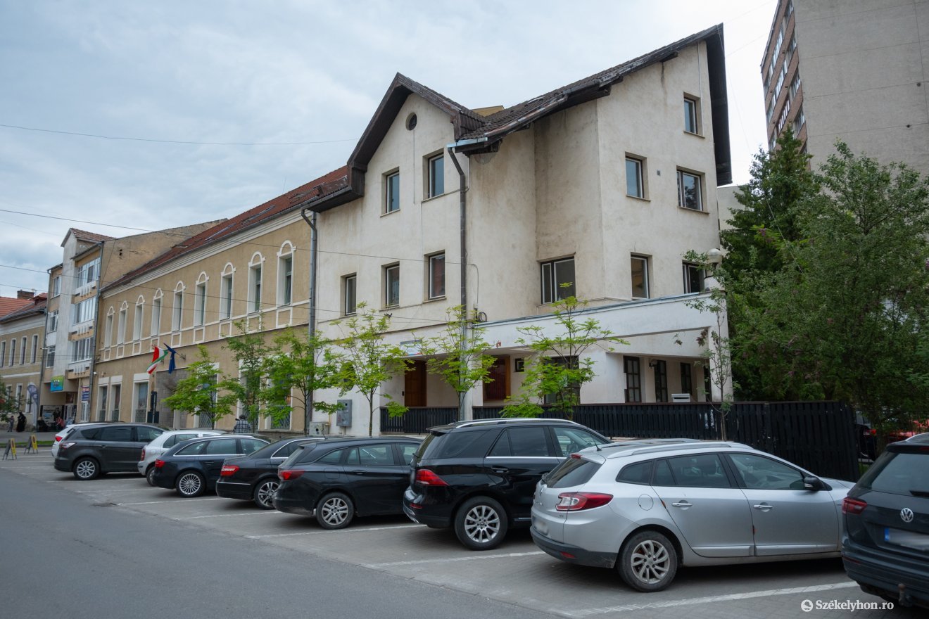 Teljes felújítás helyett csak karbantartást végeznek el az épületen • Fotó: Borbély Fanni