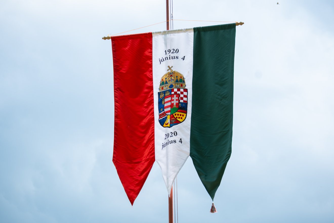 Harangszó Trianonért, fehér galambok a jövőért Csíksomlyón