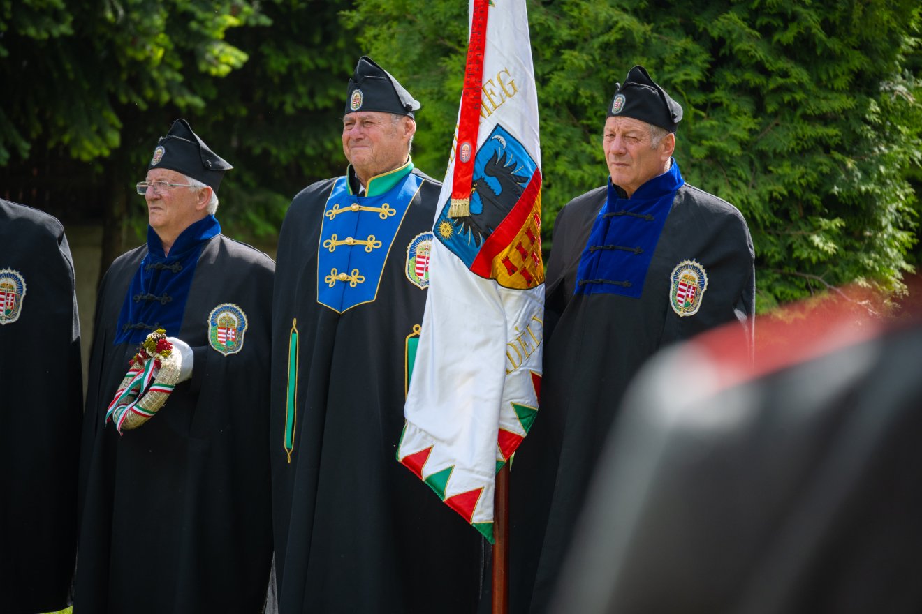 Harangszó Trianonért, fehér galambok a jövőért Csíksomlyón