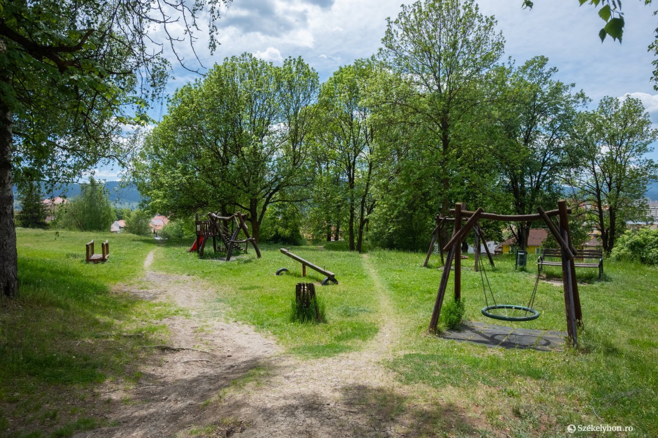Ráfér a csíkszeredai parkra a teljes felújítás. A kezdés időpontja még kérdéses • Fotó: Borbély Fanni