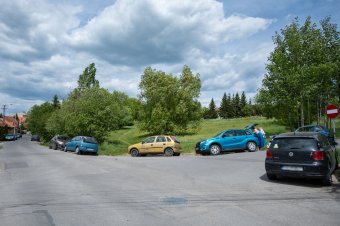 Nemcsak a Fodor Sándor parkot, hanem a környékét is rendezné a csíkszeredai városvezetés