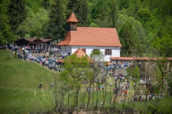 Varga Miklós éneke és Lupus atya üzenete szólt a zarándokokhoz Gyimesbükkben