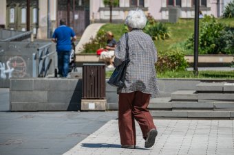 Nyugdíjkorhatár: júliustól újabb egy hónappal emelkedik a nők esetében