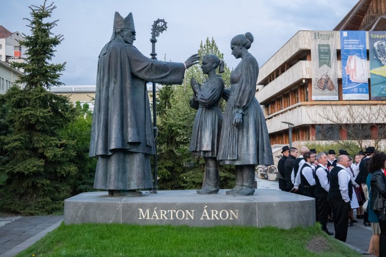 Tíz éve avatták fel a Márton Áron-szoborcsoportot Csíkszeredában