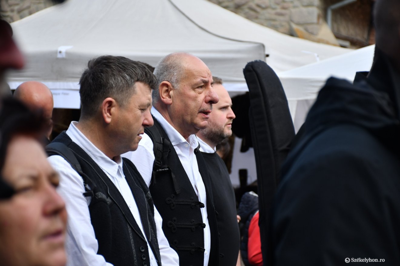&bullet;  Fotó: László Ildikó