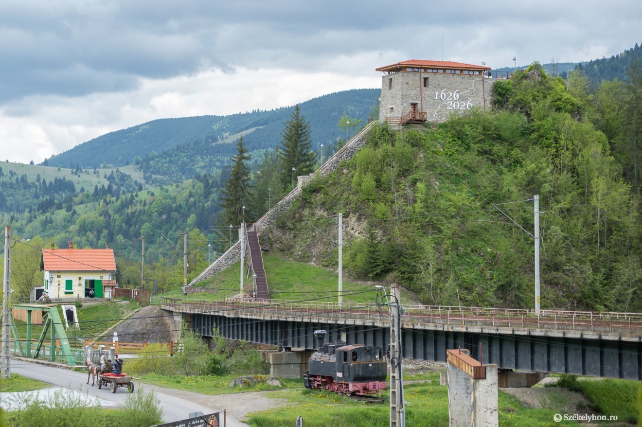 Turisták ezrei látogatnak minden évben az ezeréves határhoz &bullet;  Fotó: Pinti Attila