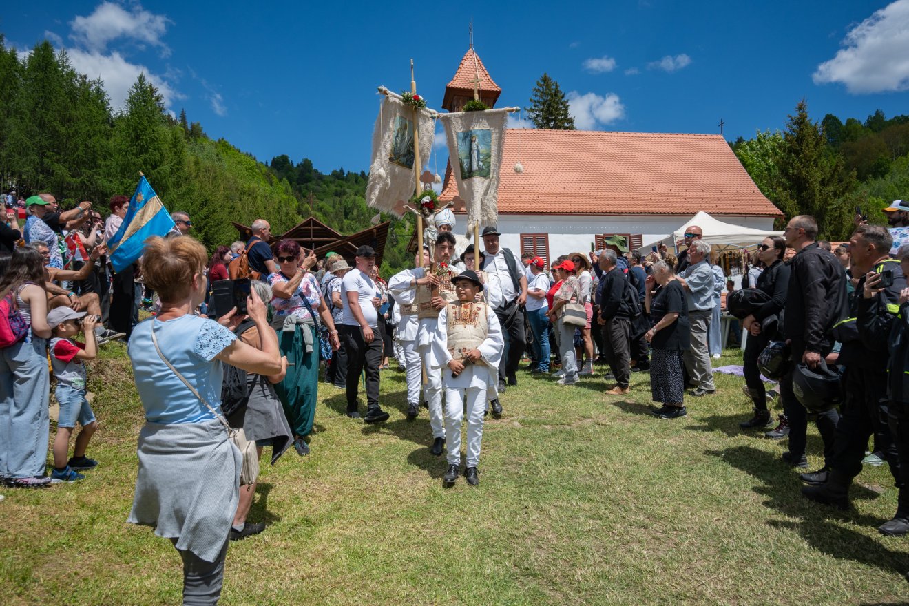  Varga Miklós éneke és Lupus atya üzenete szólt a zarándokokhoz Gyimesbükkben