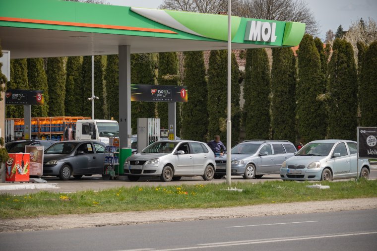 Több töltőállomásláncnál is megegyezik a benzin ára a keddi drágítások után