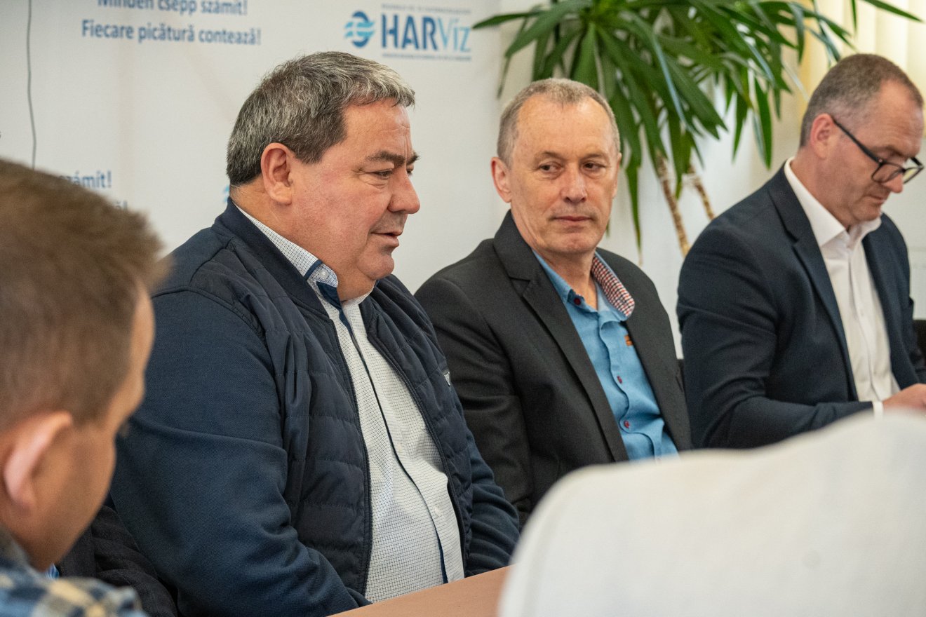 Ravasz Sándor, Bogáti Csaba, és Korodi Attila. Csíkkozmásig készül az új szállítóvezeték 