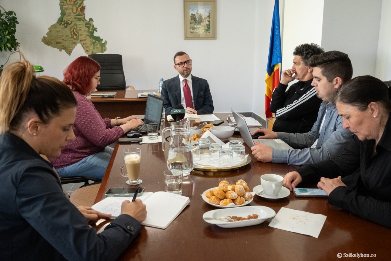 A sajtóval ismertette Hargita Megye Tanácsának költségvetés-tervezetét Bíró Barna Botond megyei tanácselnök &bullet;  Fotó: Borbély Fanni