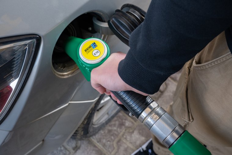 Csak a valóban rászorulóknak adna olcsóbb üzemanyagot a Versenytanács elnöke